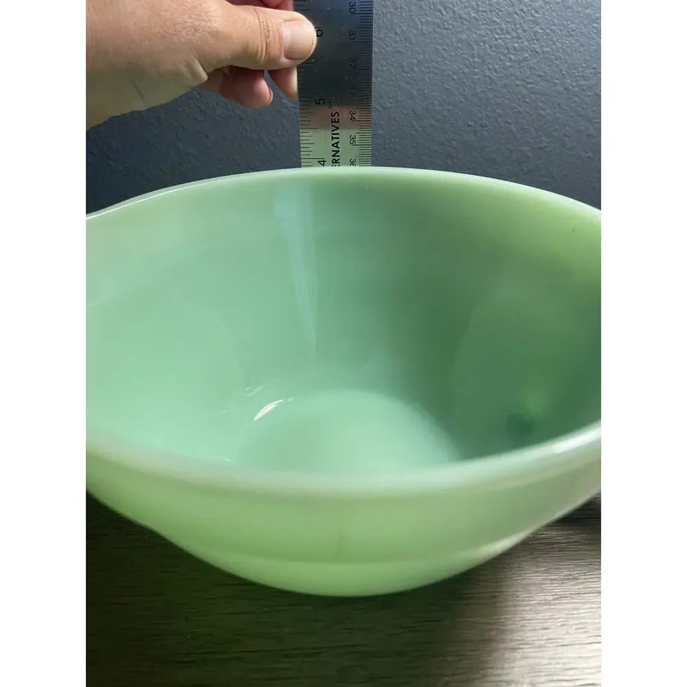 Vintage Fire-King Jadeite Batter Bowl 7.5” Mixing Bowl Pour Spout Hairline